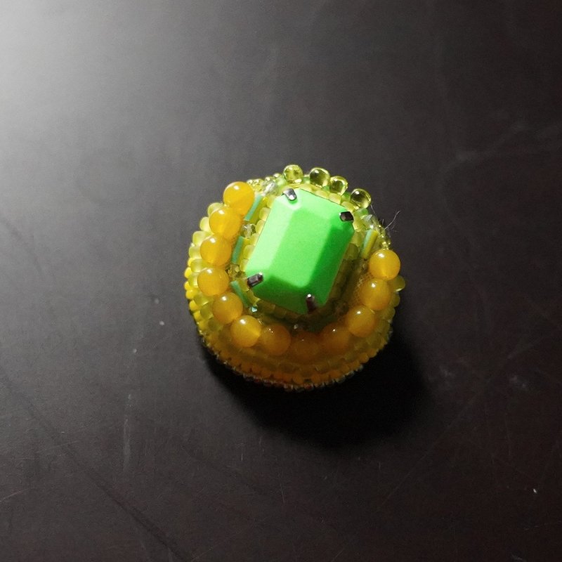 Very light talkative brooch 4 beaded embroidery brooch colorful green - 胸针 - 其他材质 多色