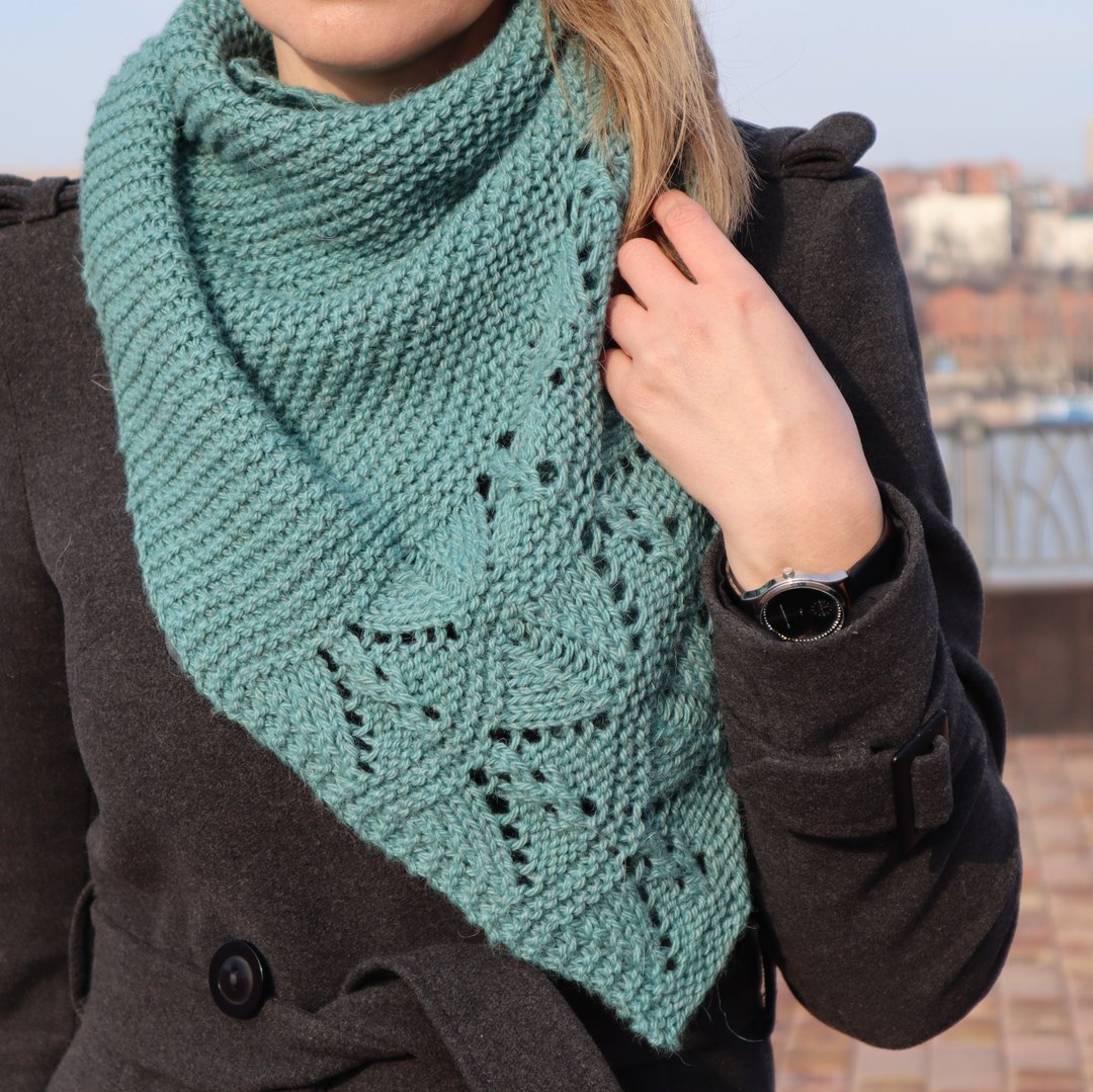 Knit women green shawl Asymmetric triangular shawl for woman - 围巾/披肩 - 羊毛 绿色