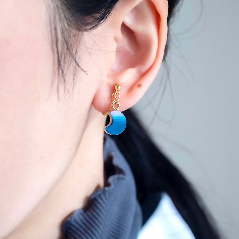 天蓝色月亮 AM6:49耳针耳夹 - 耳环/耳夹 - 木头 蓝色