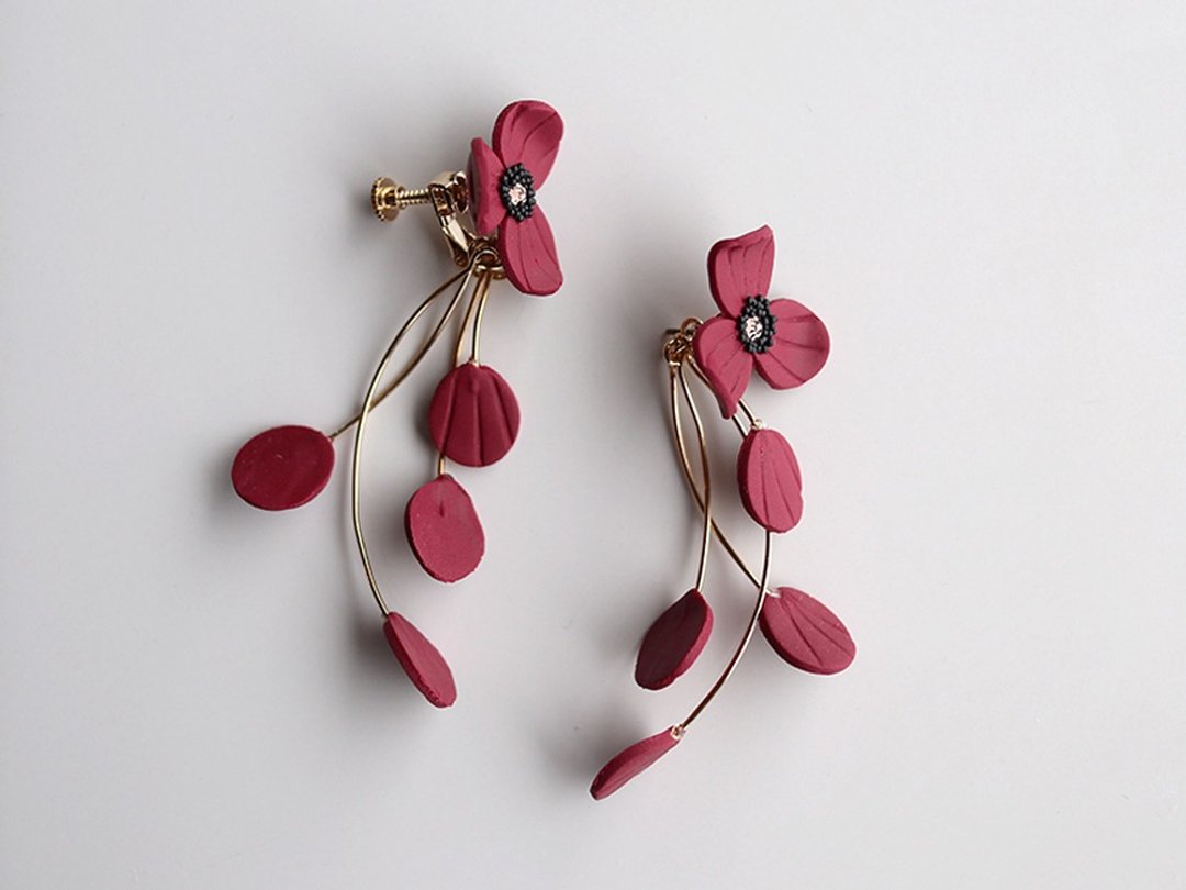fluttering flower petals, earrings / Red - 耳环/耳夹 - 粘土 红色