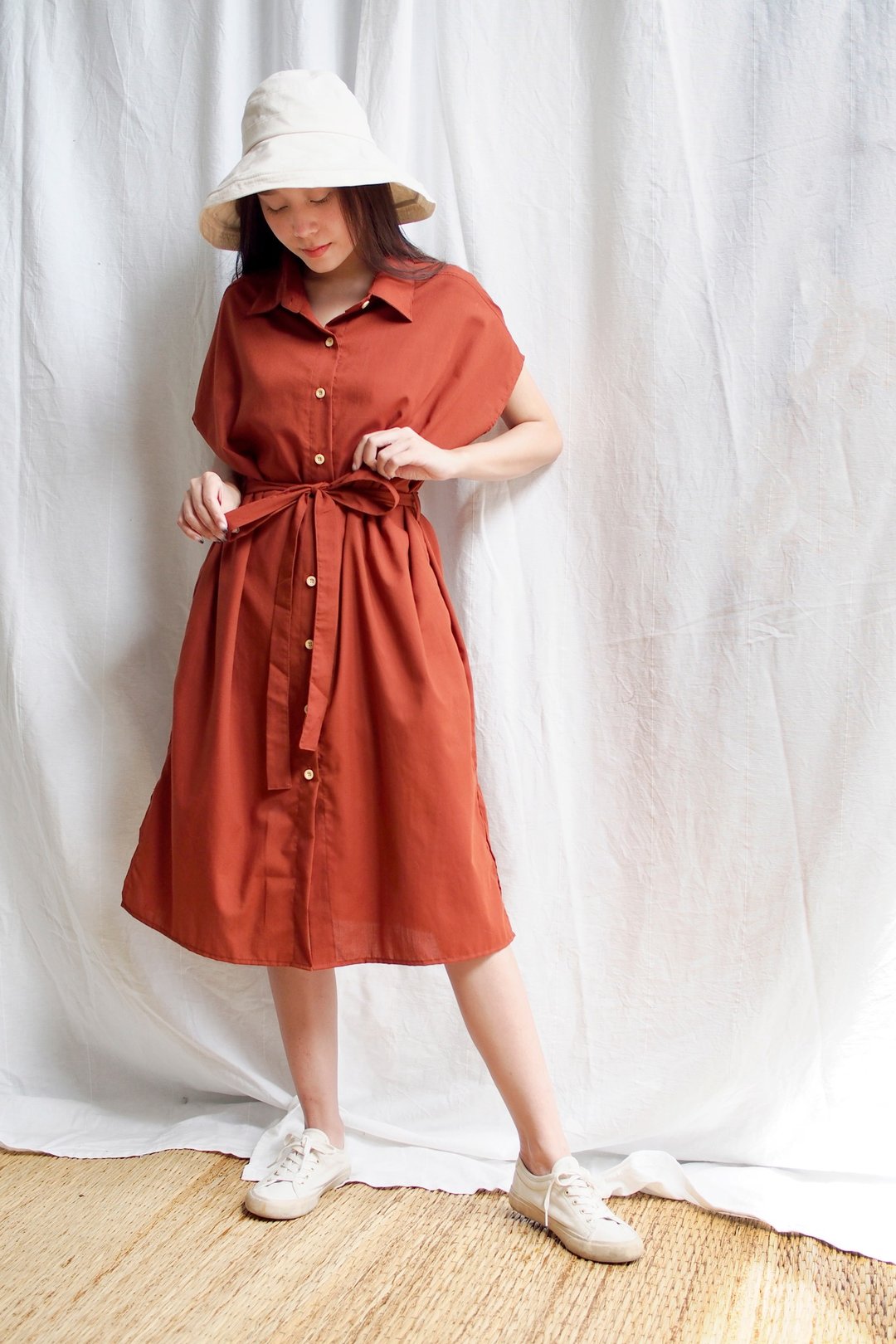 Good Day Dress with wooden buttons & ribbon - Red Brick - 女装上衣 - 棉 红色