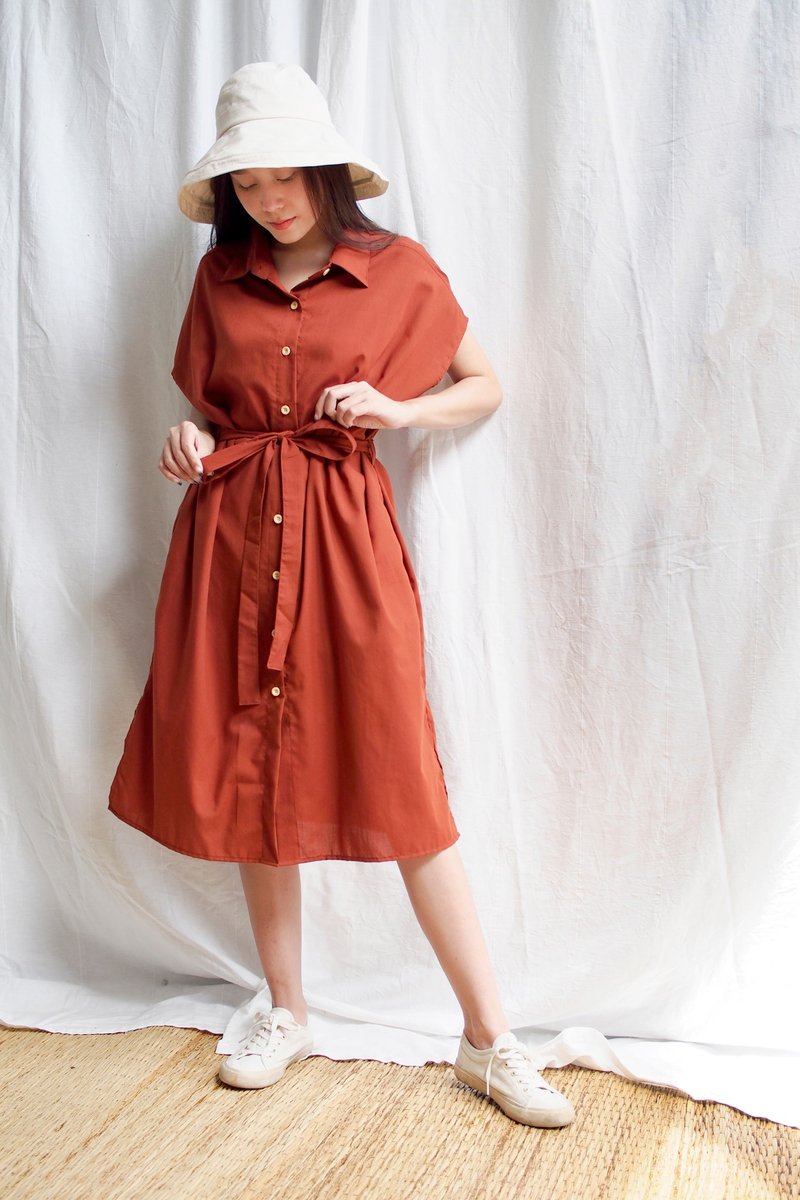 Good Day Dress with wooden buttons & ribbon - Red Brick - 女装上衣 - 棉．麻 红色