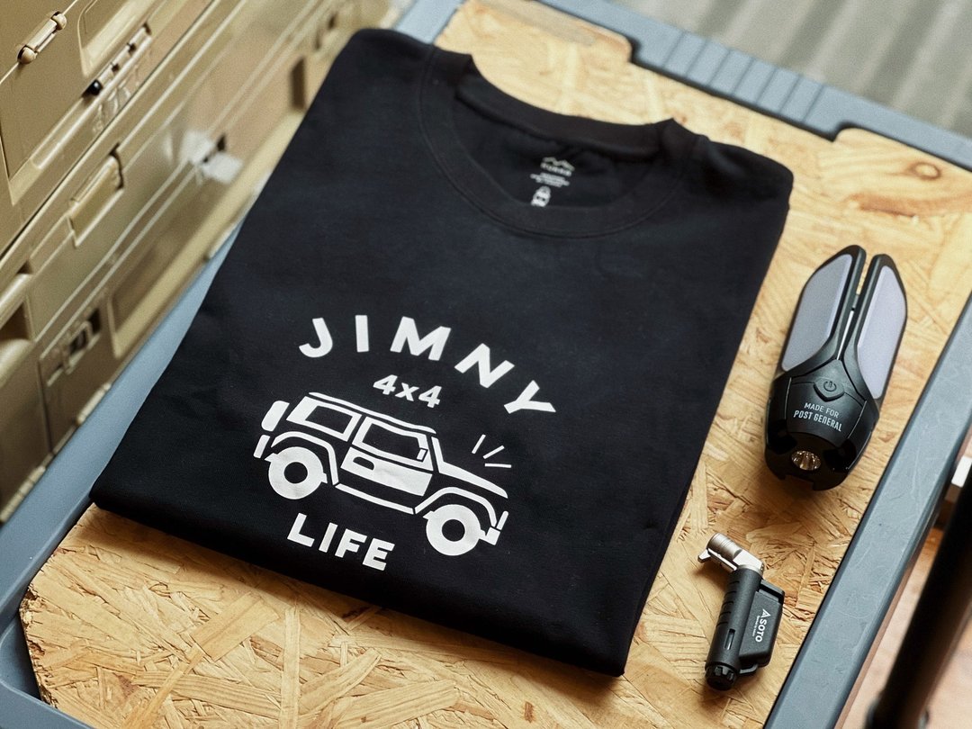 【 黑色】JIMNY 240G重磅 寛松 中性 插画T恤 - 中性连帽卫衣/T 恤 - 其他人造纤维 