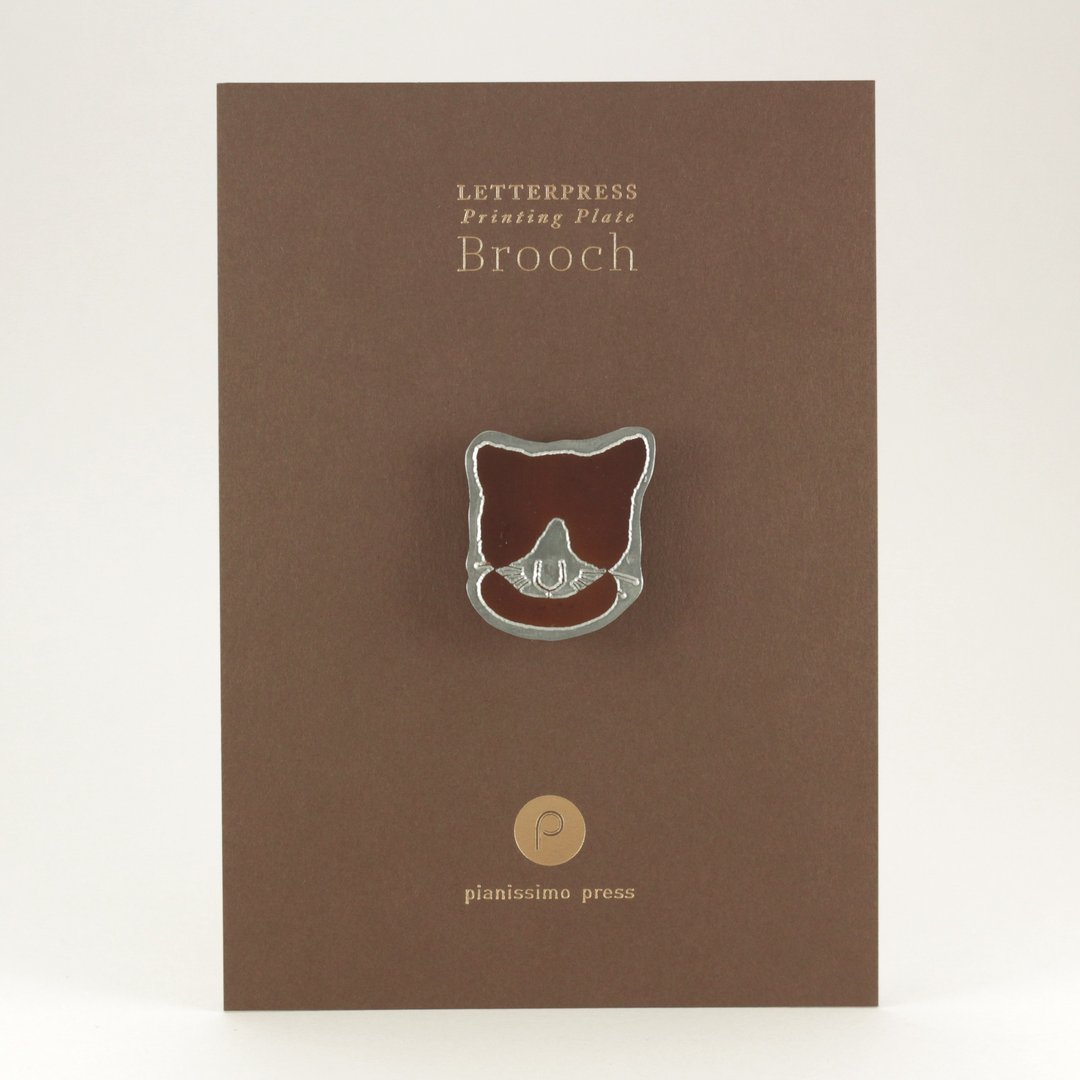 Kafka Cat Letterpress Brooch - 胸针 - 其他金属 银色