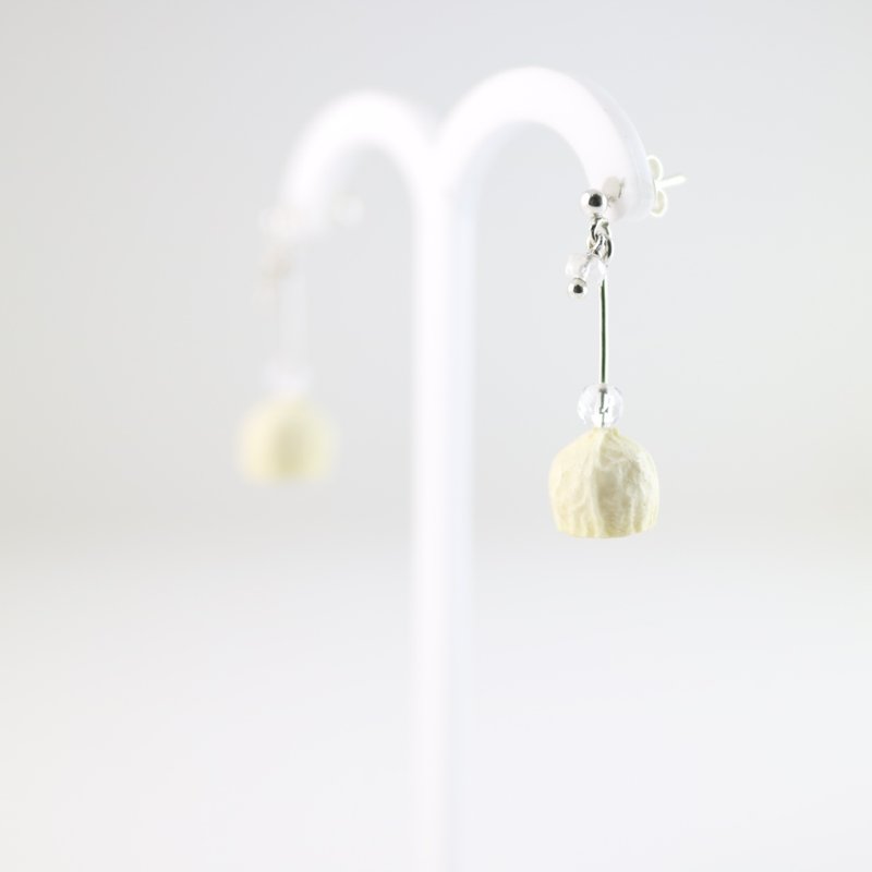 【ColorDay】琥珀果-白水晶-月光石_925纯银纯银耳环〈Moon Stone & Crystal Quartz Silver Earring〉 - 耳环/耳夹 - 纸 白色
