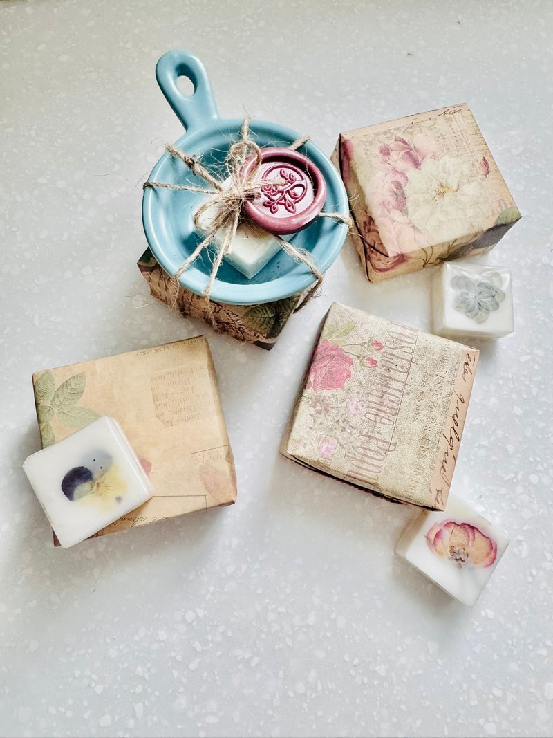 【Rose Tree】融蜡成花。押花香氛蜡块。融蜡灯专用 - 蜡烛/烛台 - 蜡 粉红色