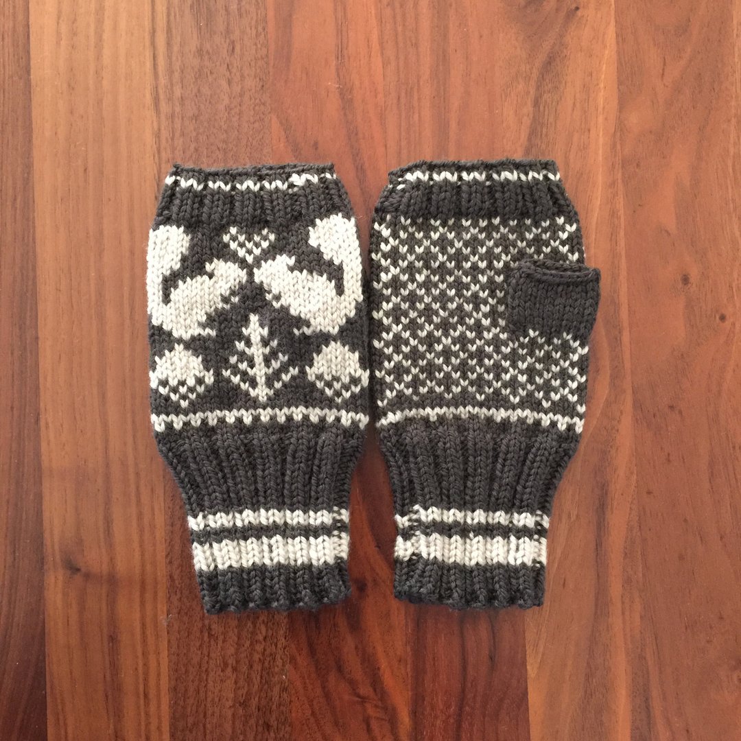 Hand warmer Brown with squirrel and forest motifs - 手套 - 羊毛 咖啡色