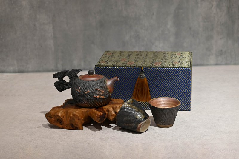造型正把茶壶 柴烧一壶二杯礼盒 柴烧壶【臻麟陶艺】 - 茶具/茶杯 - 陶 