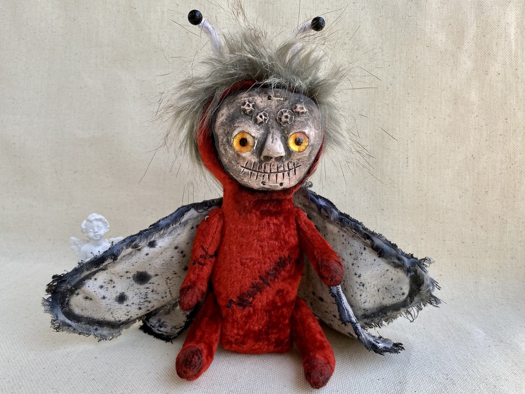 Moth plush for Halloween decor . Insect plush for weird gift . Cryptid . - 玩偶/公仔 - 粘土 红色