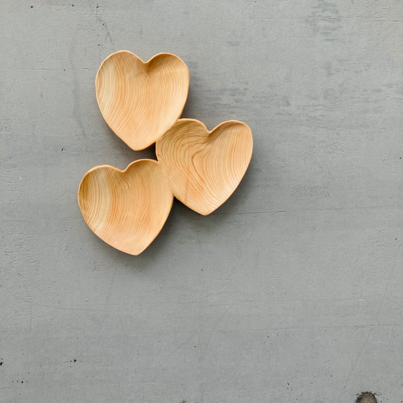 日本桧木爱心盘－彼此相爱 - 盘子/餐盘/盘架 - 木头 