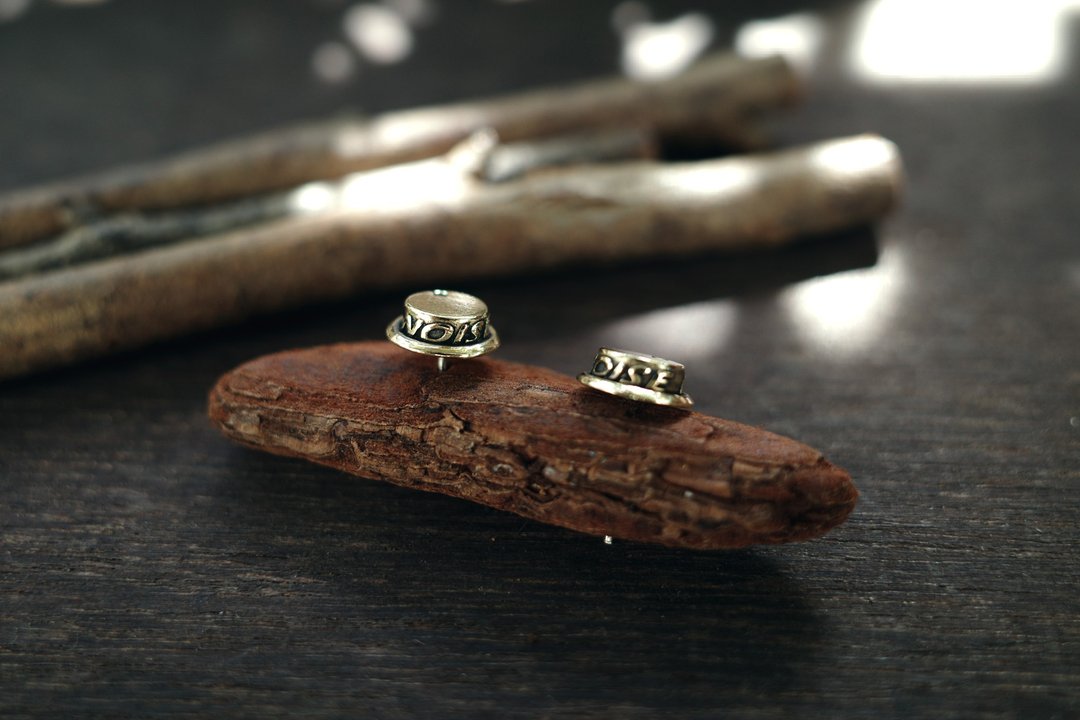 旋钮耳环 Volume control knob earrings. - 耳环/耳夹 - 其他金属 黑色
