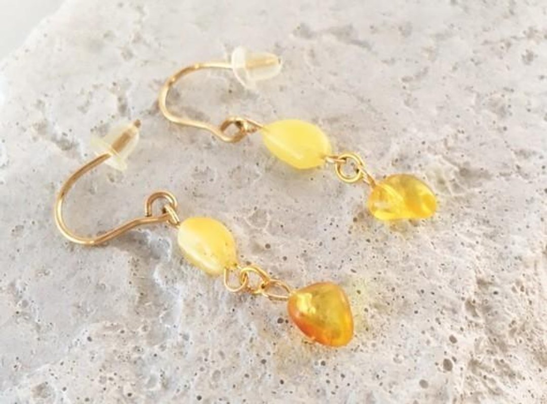 Baltic sea ◇ Amber rough ◇ K14GF earrings 2 - 耳环/耳夹 - 宝石 金色