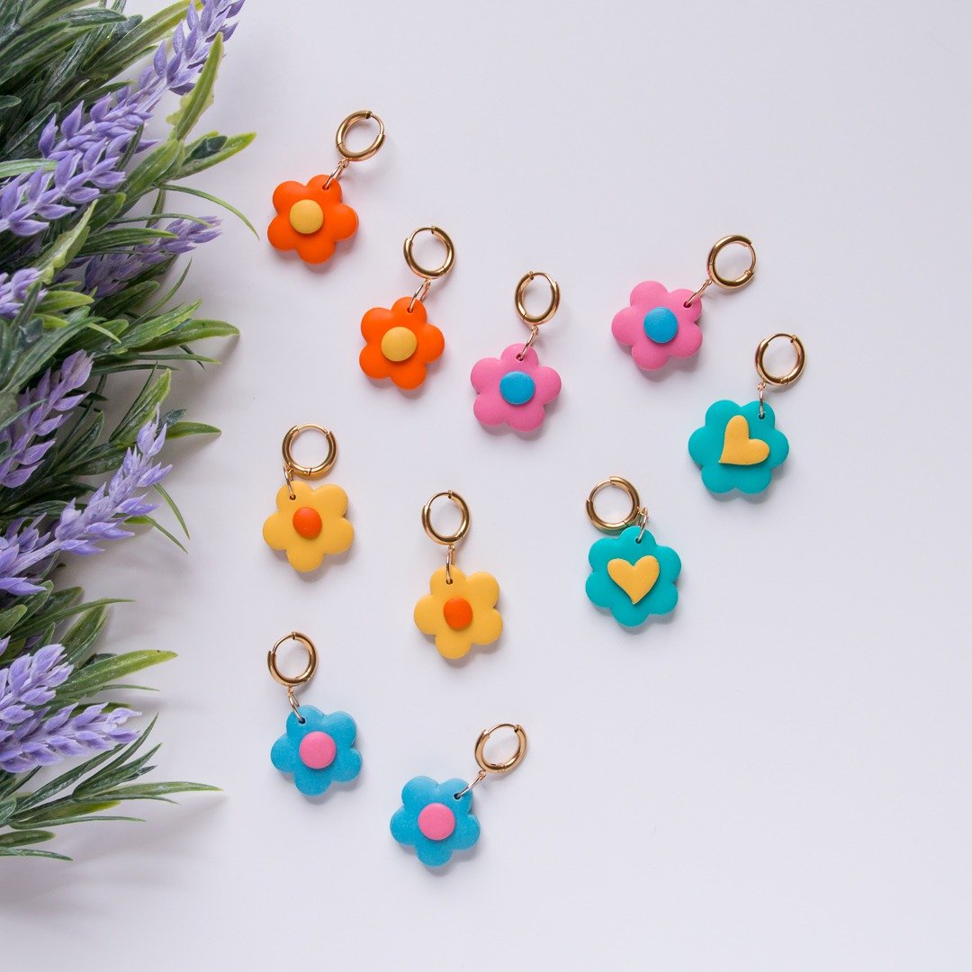Handmade Polymer Clay Earring Chunky Daisy Huggies - 耳环/耳夹 - 粘土 橘色