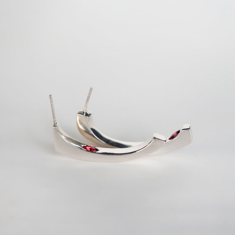 Ambos - 哥德飞扶壁 耳环 Buttress Earring (亮银) - 耳环/耳夹 - 宝石 银色