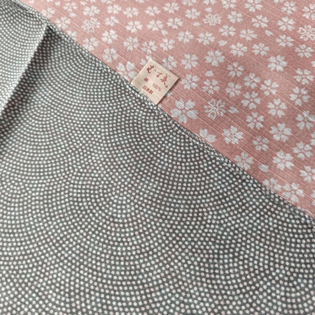 风吕敷头巾，20 x 19.5 英寸，圆点与樱花图案，日本布料，棉质， - 手帕/方巾 - 棉 粉红色