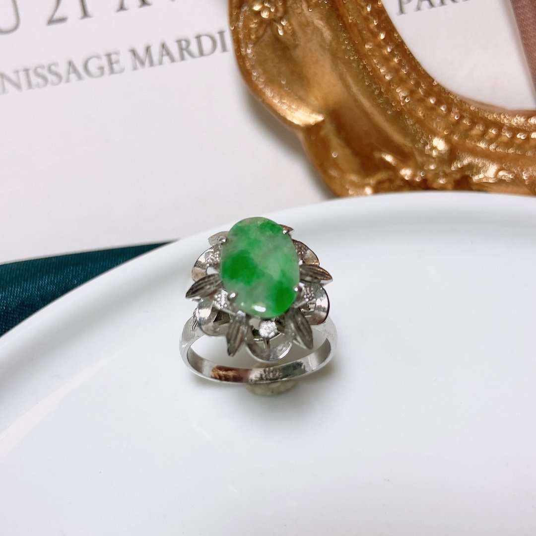 【西洋古董饰品】18k 天然翡翠玉石 优美绿纹理 花雕掐丝 戒指 - 戒指 - 贵金属 绿色