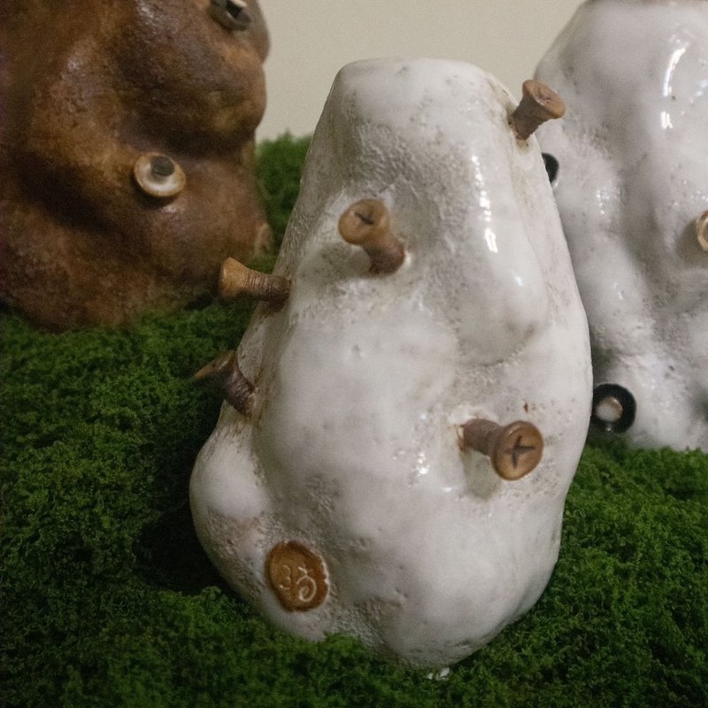 【淌淌】钉の花瓶 -生活食器 陶盘 陶器 - 盘子/餐盘/盘架 - 陶 白色