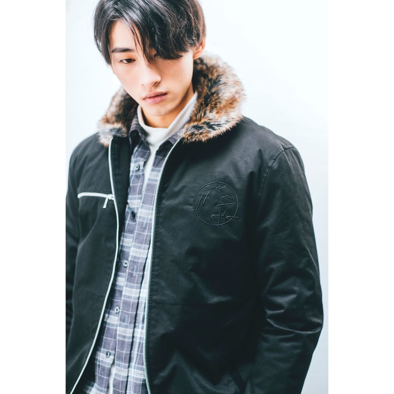 BACKBEAT 城市空间刺绣毛领外套 Beat Embroidery Patch - 男装外套 - 棉．麻 黑色