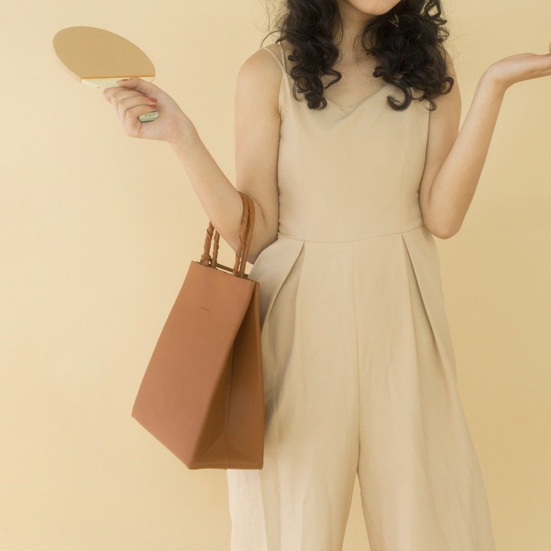 小号奶茶棕色 进口头层牛皮 极简方形纸袋购物托特包肩背包单肩包 - 侧背包/斜挎包 - 真皮 咖啡色