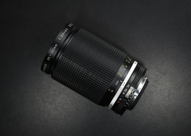 【经典古物】Nikon Zoom Nikkor 35-135mm F3.5 Macro 手动镜头 - 相机 - 其他金属 