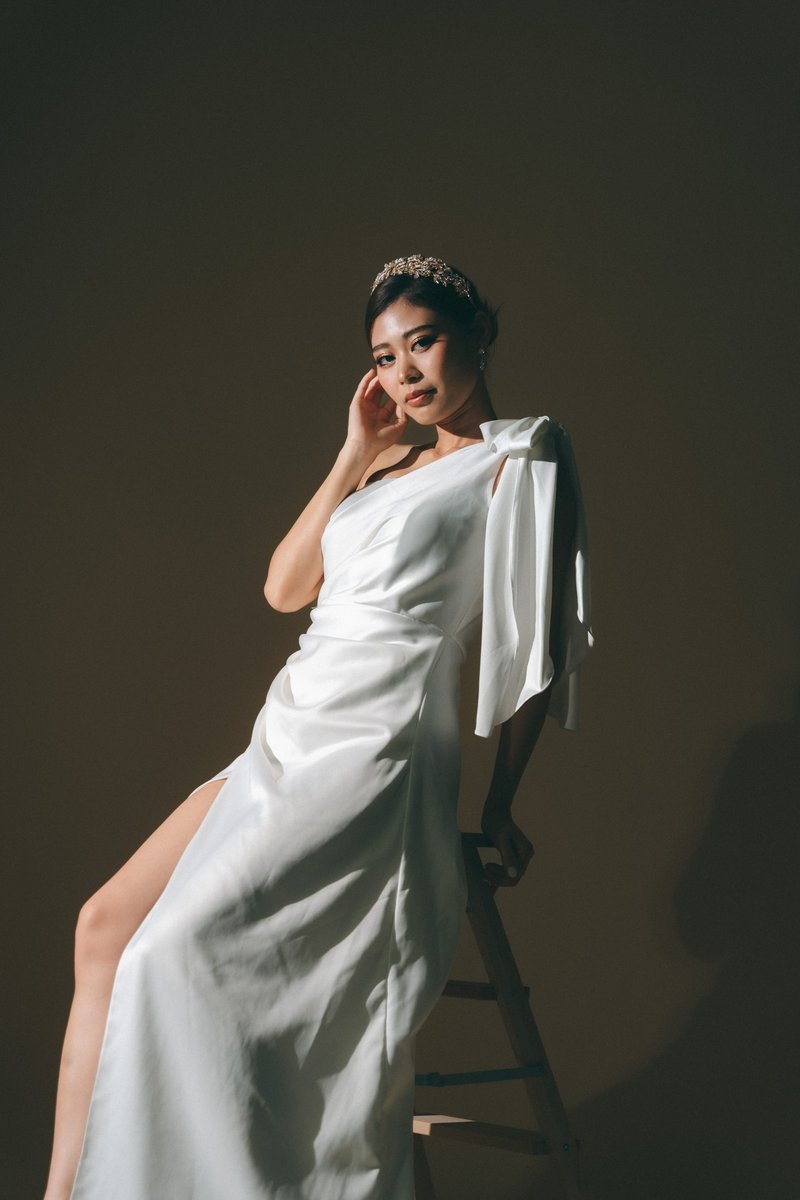 WhiteLits香港自家设计轻婚纱轻晚装 - 晚装/礼服 - 丝．绢 白色
