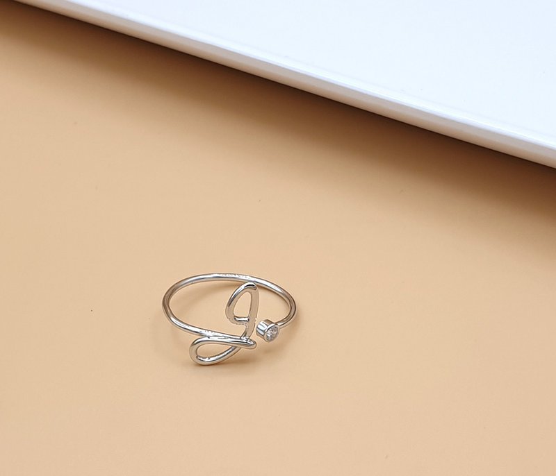 Minimal Silver "g" alphabet ring with cubic zircon - free size - gift for her - 戒指 - 纯银 银色