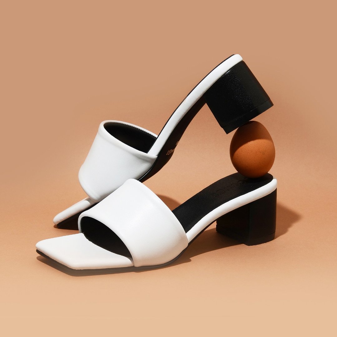 YOUNGS MONO Women's 2 inch high heel shoes white and black. - 高跟鞋 - 人造皮革 白色