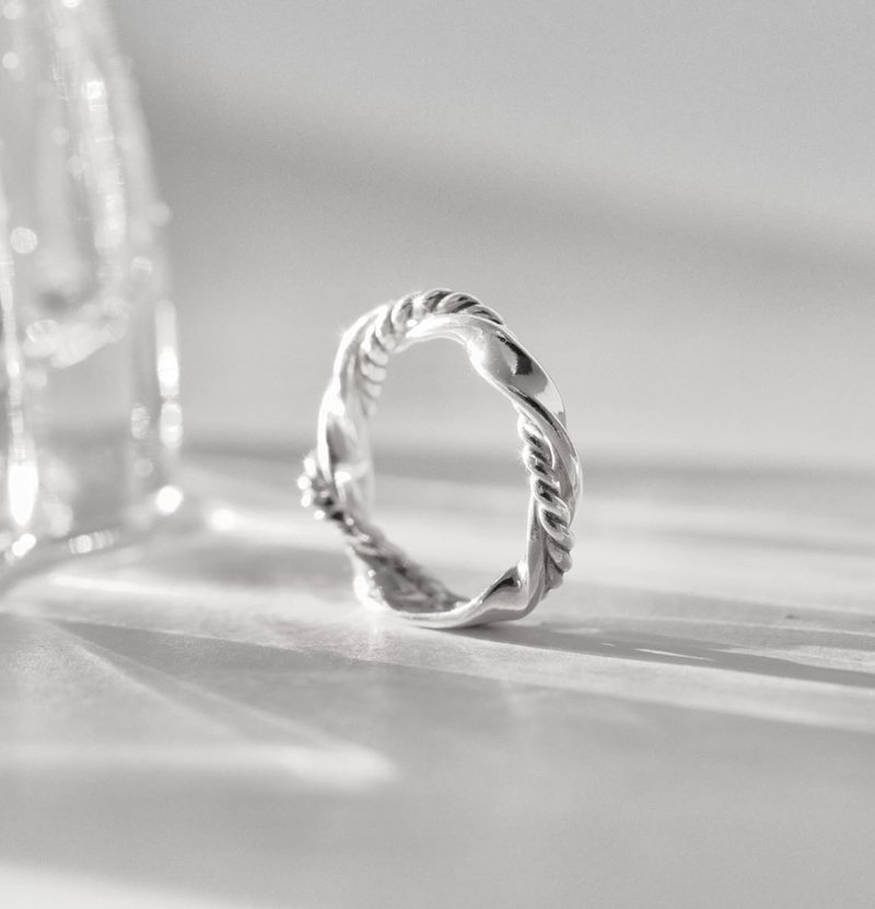 I 定制化 I 双麻花桂冠戒宽款 999纯银 刻字 中性 个性 - 戒指 - 纯银 银色