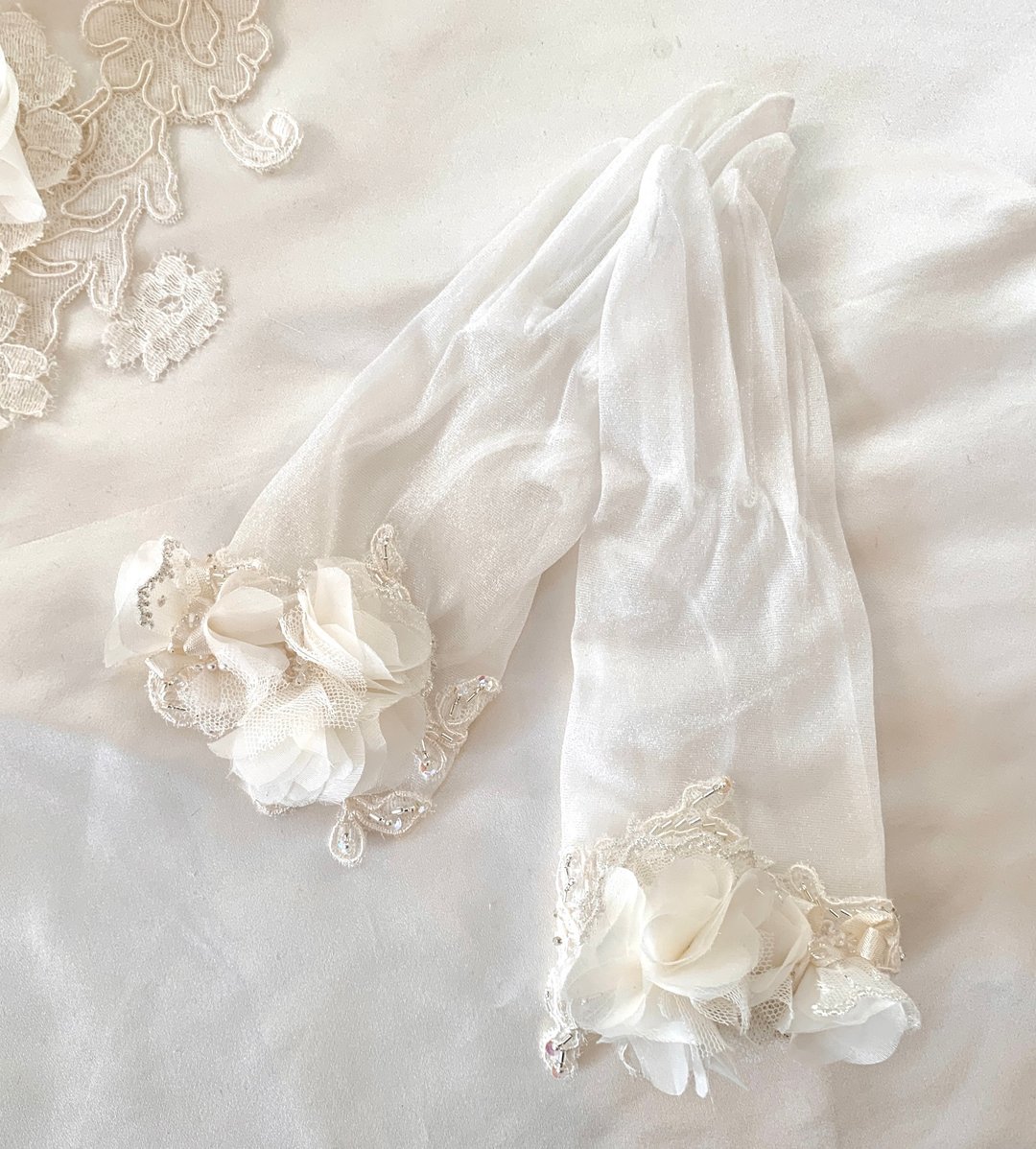 Lulian original adult elegant wedding gloves antique style gloves with embroidered lace - 手套 - 其他材质 