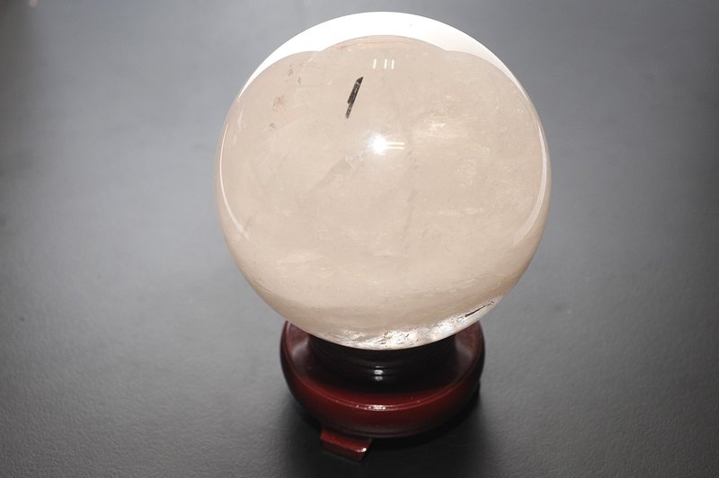 白水晶球内带碧玺 矿石/水晶/灵修/开运/招财/破煞/防小人 - 摆饰 - 水晶 