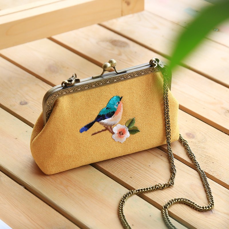 刺绣口金包/斜背包/手机包生日礼物/礼物交换/情人节礼物 - 侧背包/斜挎包 - 棉．麻 黄色