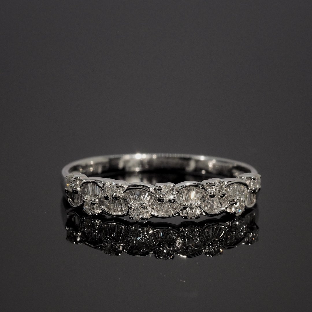 18K金钻石秋月戒指The Diamond Autumn Moon Ring - 戒指 - 贵金属 