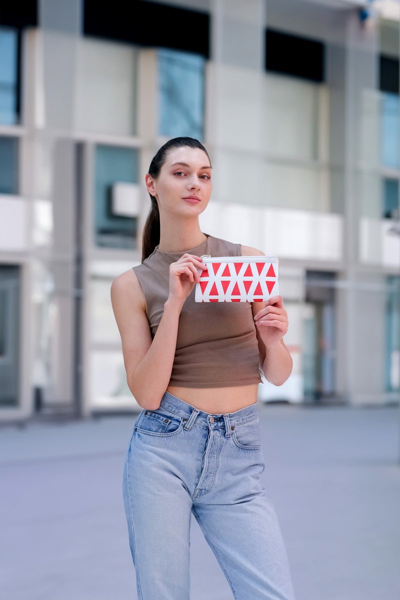 B for Back-to-Work 白色皮带红色三角图案拉链笔袋内附文具 - 铅笔盒/笔袋 - 环保材料 红色