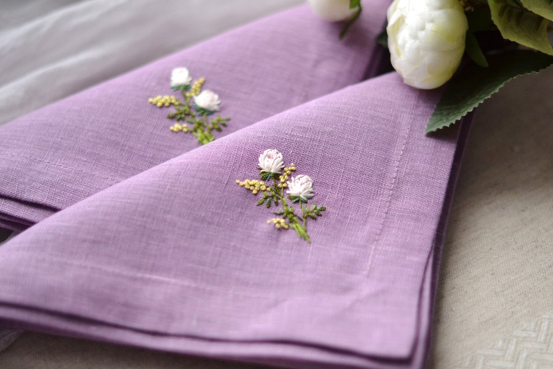 Purple hand embroidered linen napkins, floral cloth napkins, dinner napkins 45cm - 餐垫/桌巾 - 亚麻 