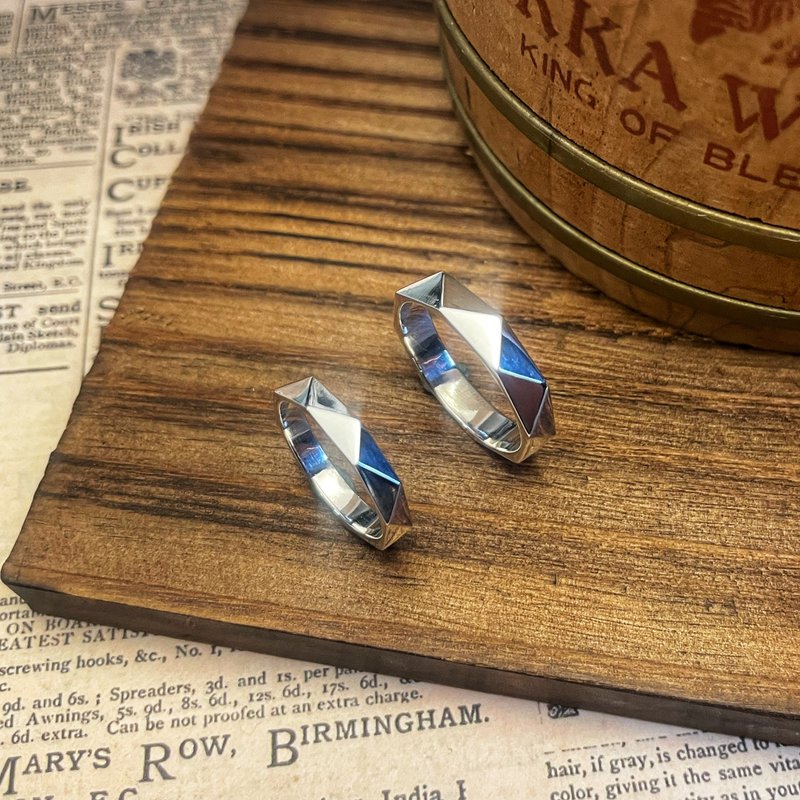 【八面三角】情侣对戒 内围可敲字客制  手工纯银戒指 - 戒指 - 纯银 银色