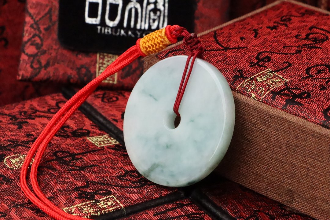 天然缅甸翡翠平安扣 带飘花 55x5.3mm 缅甸翡翠 Jadeite 项链吊坠 - 项链 - 玉石 