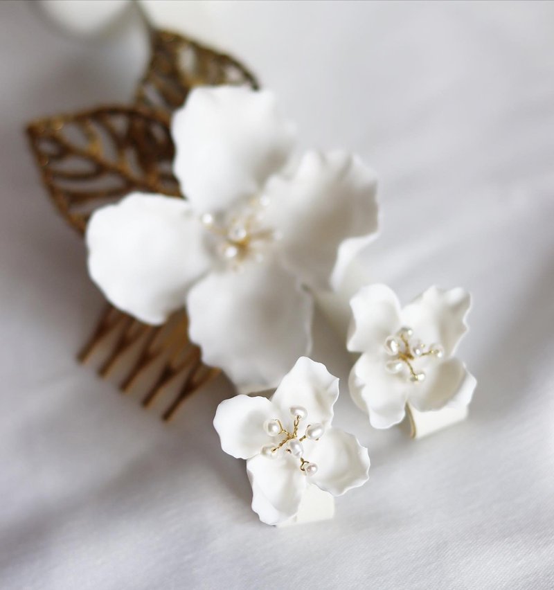 花梳 银白色花婚礼耳钉耳环象牙婚礼 - 耳环/耳夹 - 其他材质 