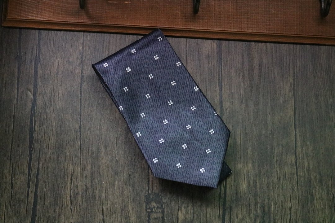 灰色小碎花领带真丝商务百搭necktie - 领带/领带夹 - 丝．绢 灰色