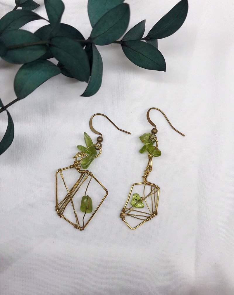 橄榄枝││金属编织耳环 橄榄石 金属线编织 Brass 可改夹 定制化 - 耳环/耳夹 - 铜/黄铜 