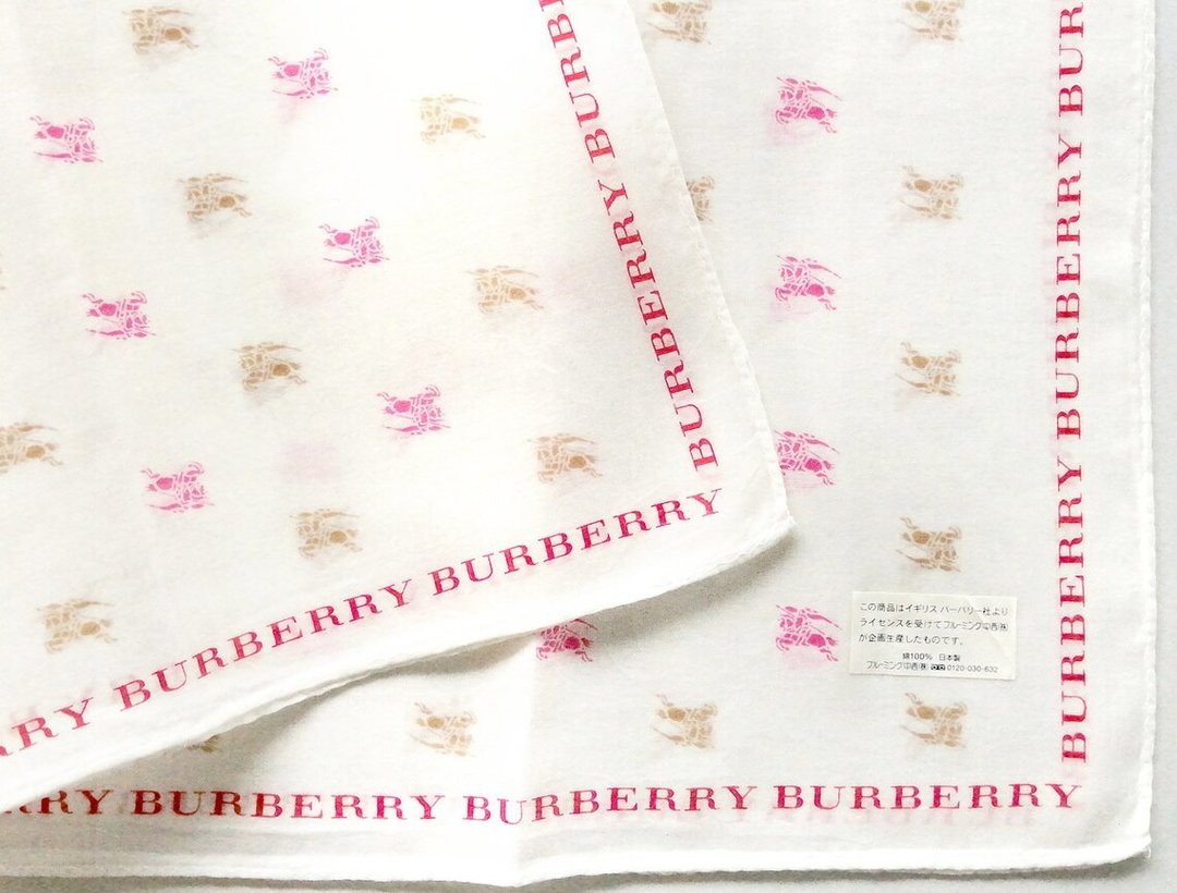 Burberrys 复古手帕 – 粉色与米色骑士图腾 20 x 19.5 英寸 - 丝巾 - 棉 红色