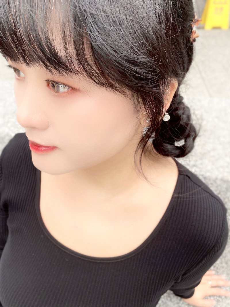 MIH金工首饰 | 笑脸 Emoji 925纯银耳骨夹 - 耳环/耳夹 - 纯银 银色