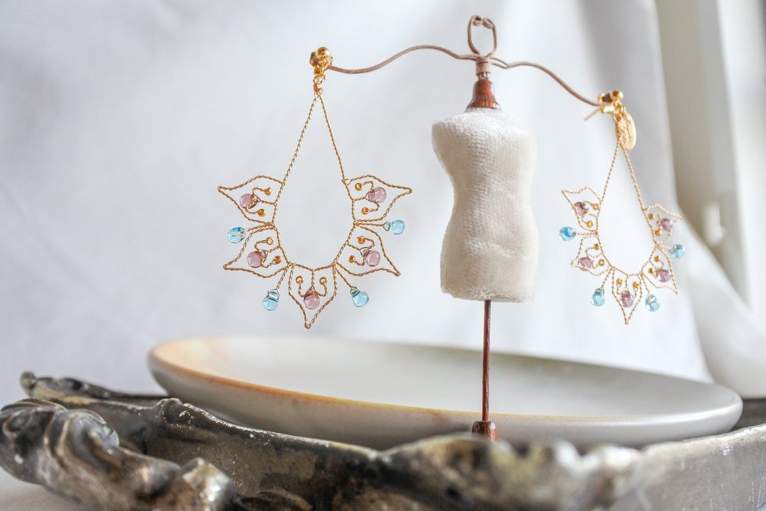 Iroka (Reimei) wire accessory - 耳环/耳夹 - 其他金属 金色