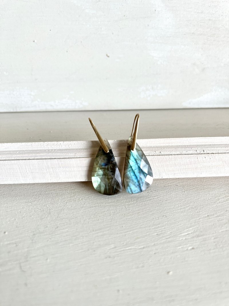 Labradorite earring Brass hook - 耳环/耳夹 - 半宝石 蓝色