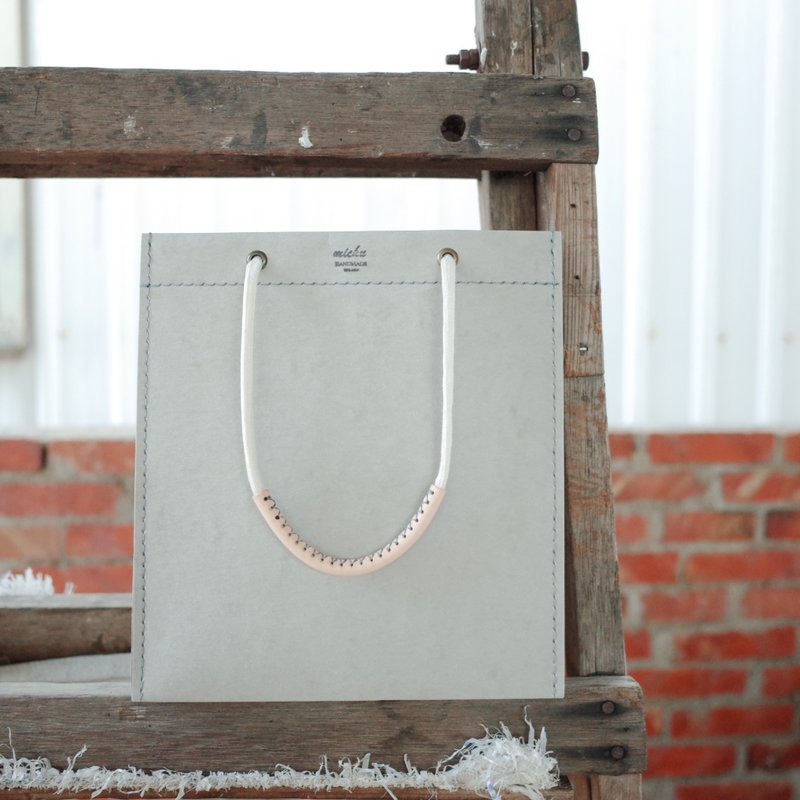 手工缝制双杯饮料提袋 德制水洗牛皮纸+植鞣皮革手把 | 靛青缝线 - 随行杯提袋/水壶袋 - 纸 灰色