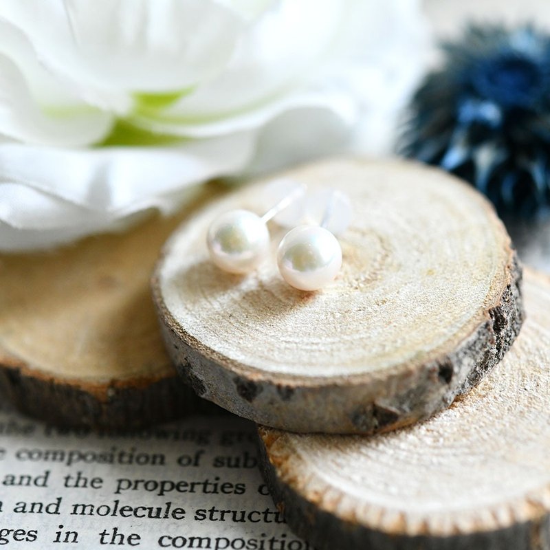 akoya pearl pierced earrings K14 gold that brings happiness AKOYA pearl stud earrings June birthstone - 耳环/耳夹 - 宝石 金色