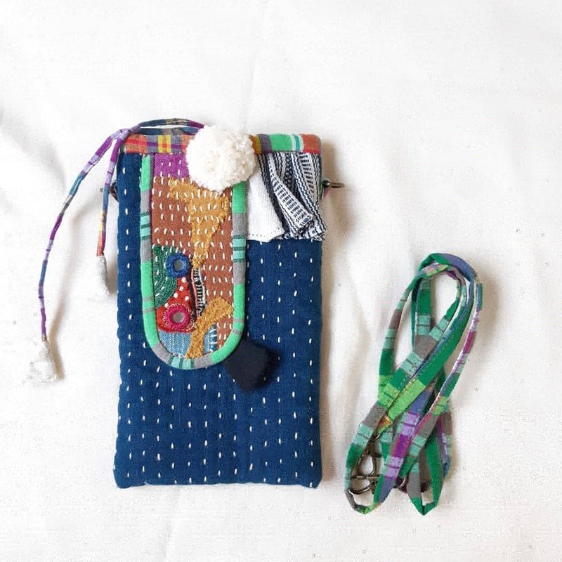 DUNIA / 蓝染异国刺绣手机袋 indigo embroidered phone case - 侧背包/斜挎包 - 棉．麻 蓝色