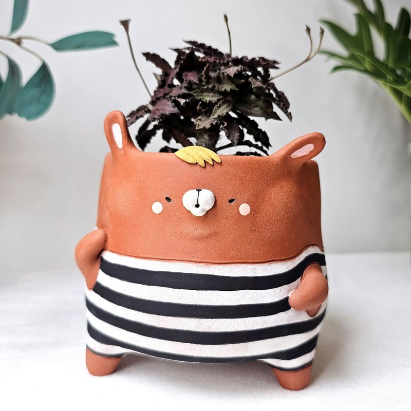 Bunny planter wearing jail costume. Handmade terracotta 花 - 花瓶/陶器 - 陶 