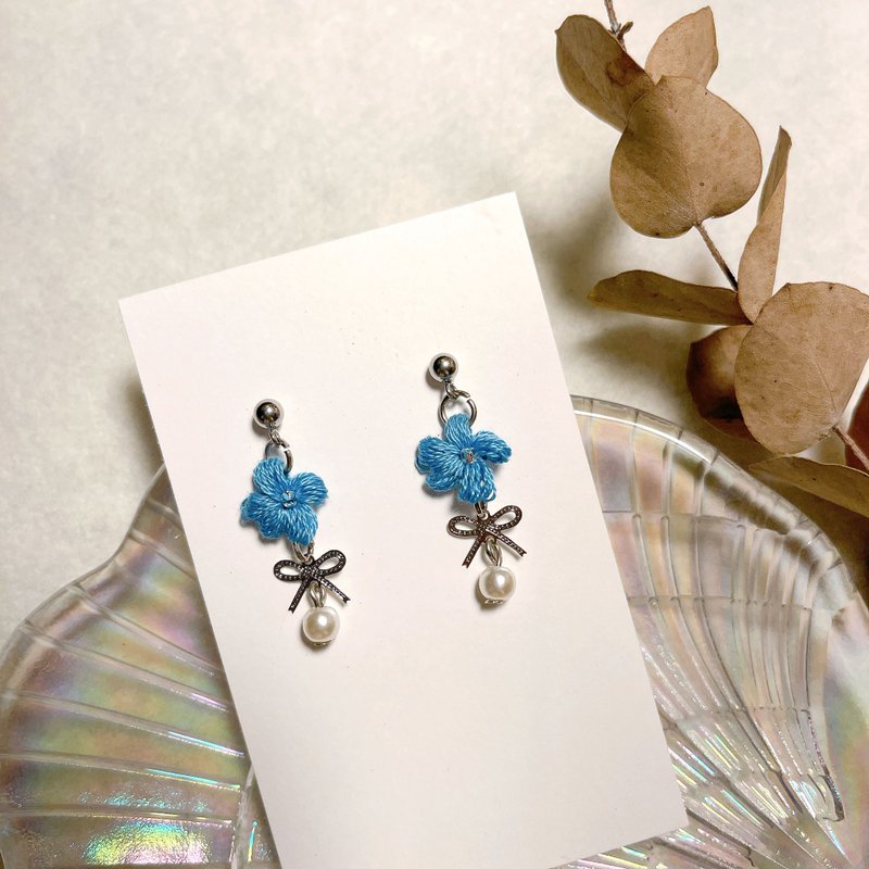 日和花饰/Hiyori Bloom 晴空日和/钴蓝色 - 耳环/耳夹 - 绣线 蓝色