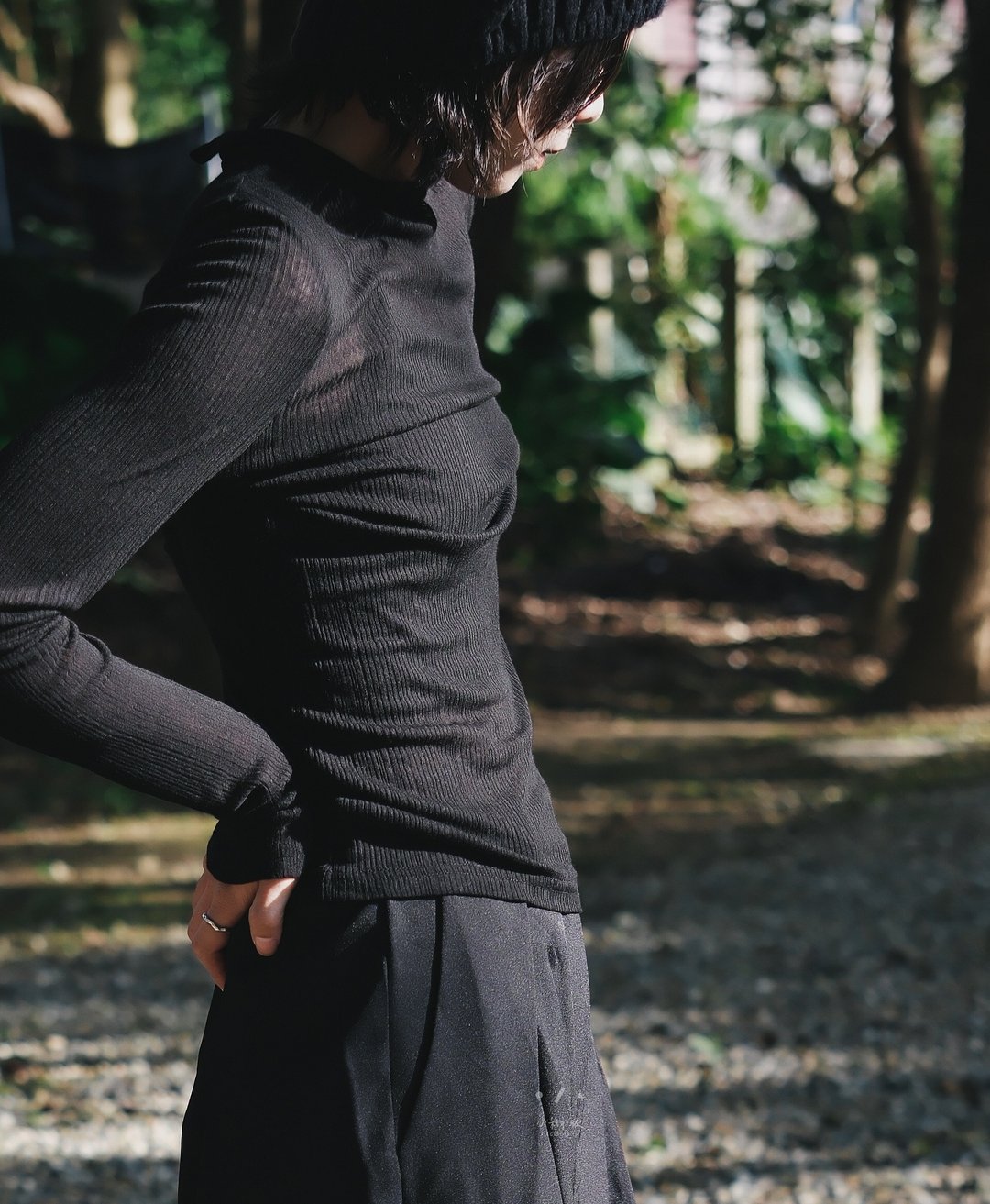 时时髦小高领微透肤直纹上衣 - 2色 wool 30% -髦黑 - 女装 T 恤 - 其他人造纤维 黑色