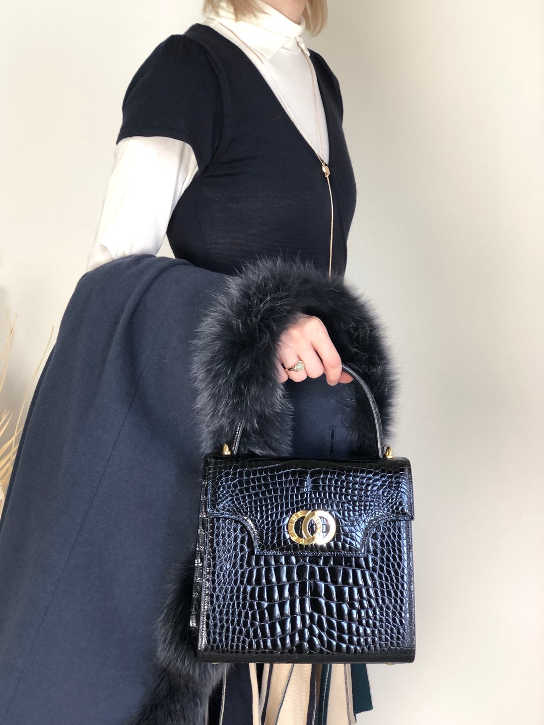 【 日本直送 名牌中古包 】CELINE 赛琳 肩背包 黑色 双圆形Logo 鳄鱼压纹 2way 顶级手提包 bwjy43 - 侧背包/斜挎包 - 真皮 黑色